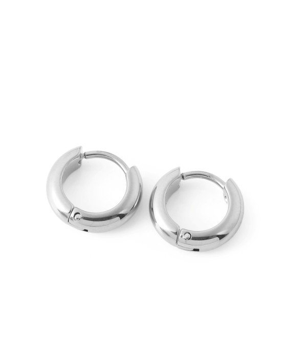 Pendientes de aro plateados con diseño simple