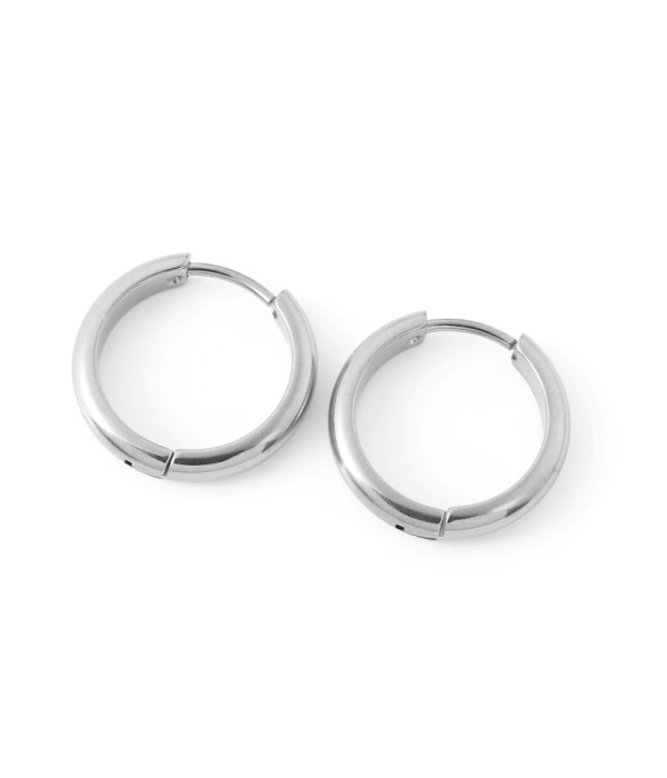 Pendientes de aro plateados con diseño simple