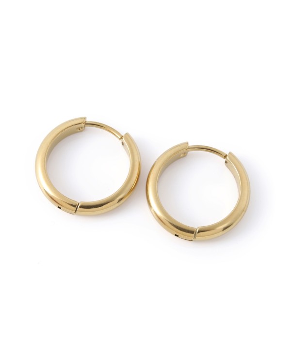 Pendientes de aro dorados con diseño simple