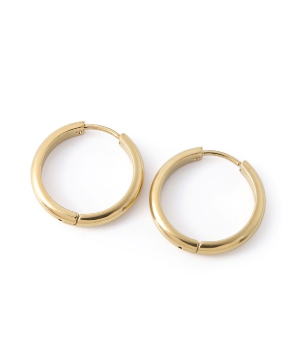 Pendientes de aro dorados con diseño simple