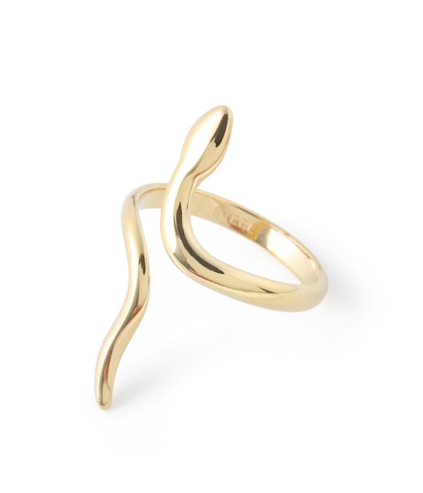 Anillo dorado con diseño serpenteante moderno