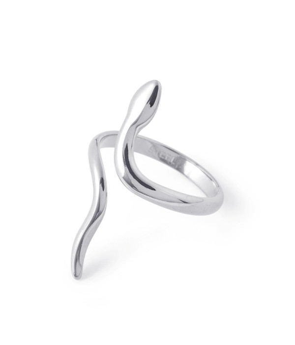 Anillo plateado con diseño serpenteante moderno