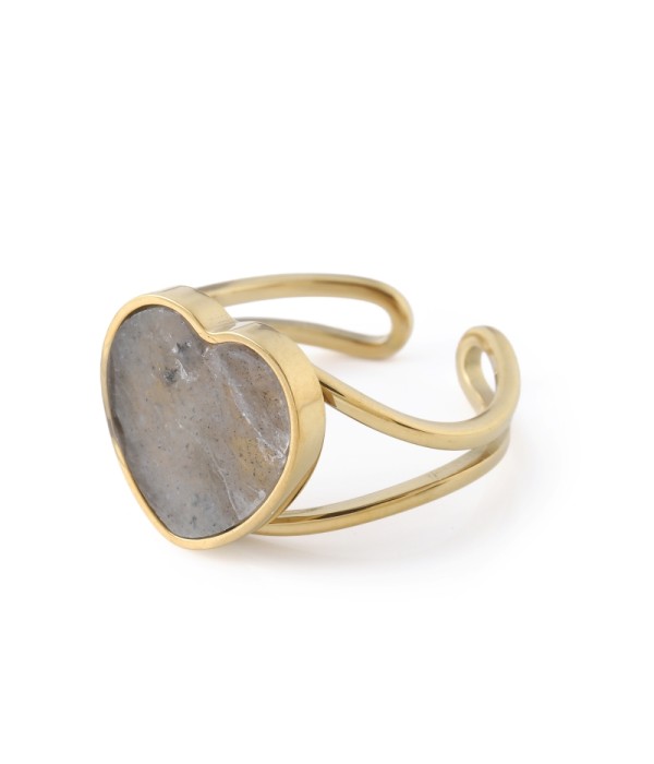 Anillo dorado con corazón de jade