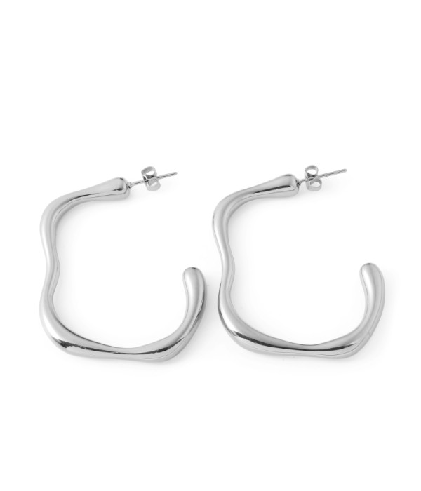 Pendientes de aro plateados con diseño ondulado...