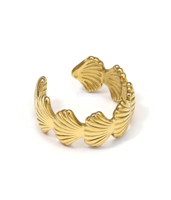 Anillo con diseño de conchas
