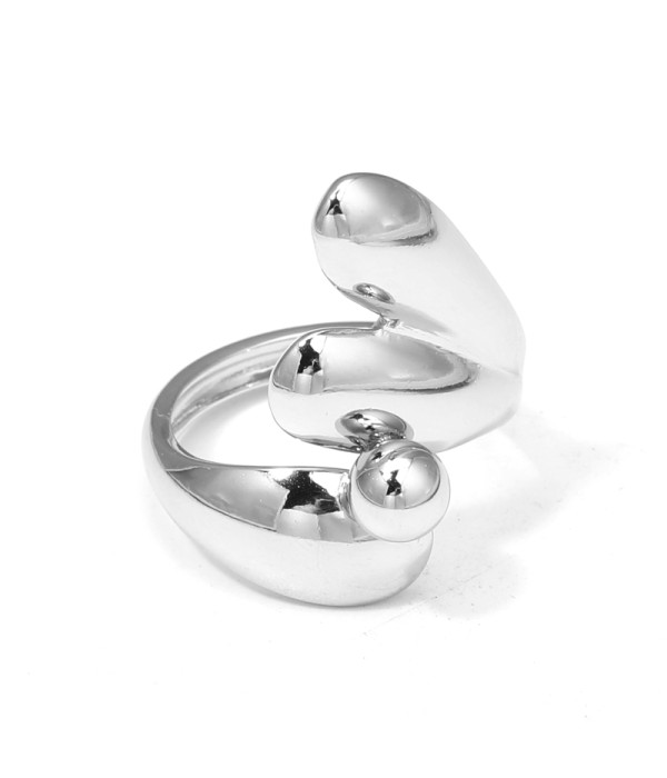 Anillo con diseño curvo