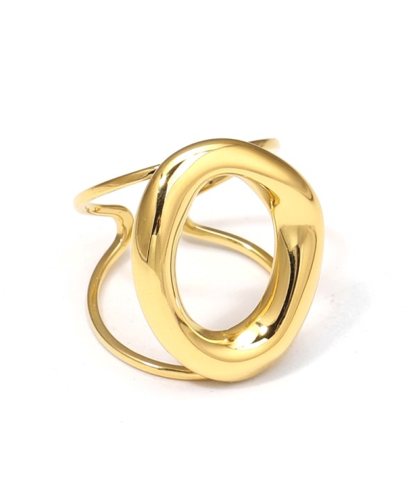 Anillo dorado con diseño de óvalo hueco