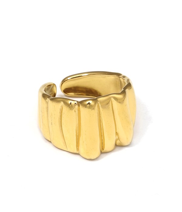 Anillo con diseño texturizado ondulado