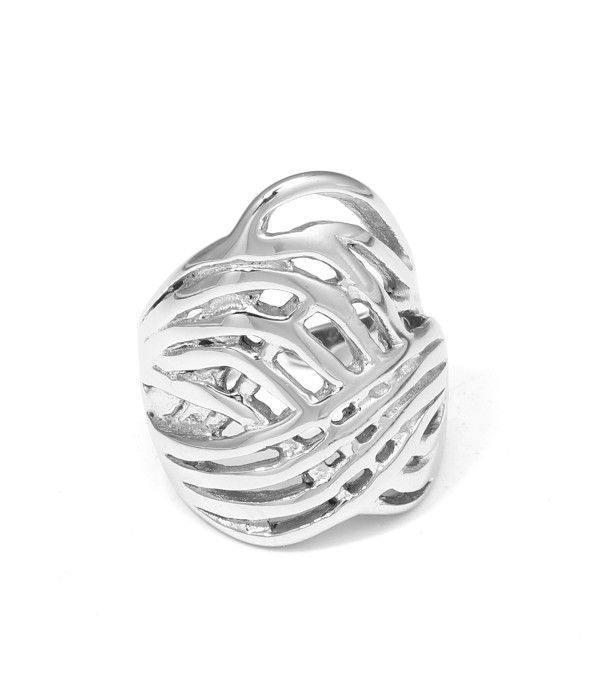 Anillo plateado de diseño calado con patrón de...