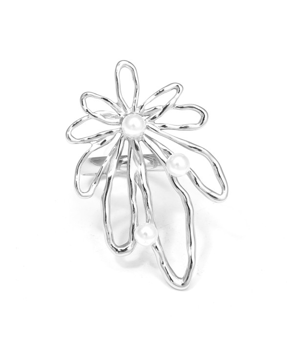 Anillo floral elegante con perlas
