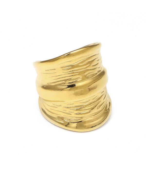 Anillo ancho con textura ondulada
