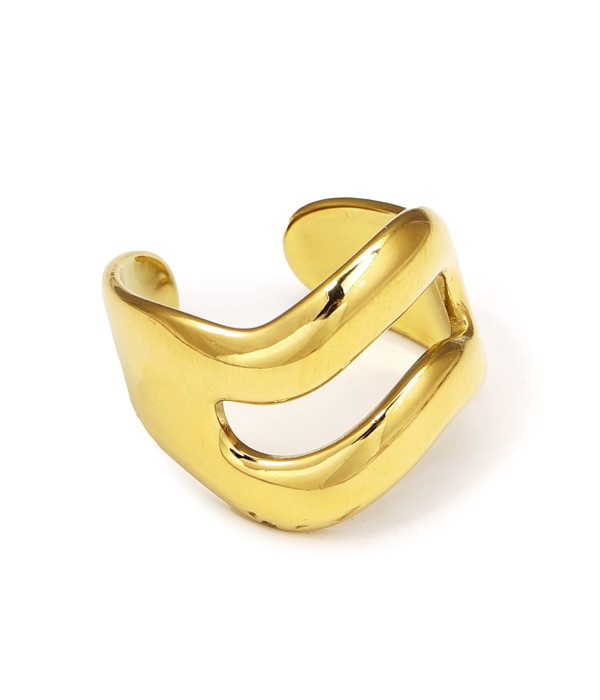 Anillo dorado con curvas onduladas