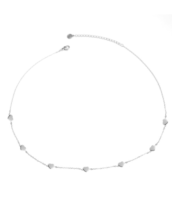 Collar plateado de corazones