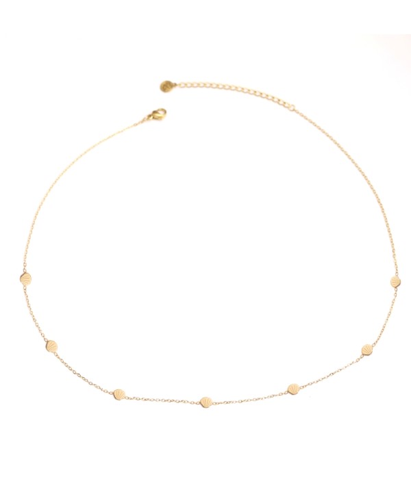 Collar dorado de concha