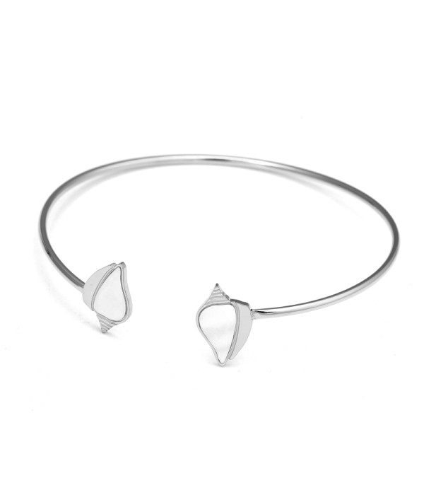 Pulsera rígida plateada con concha de nácar
