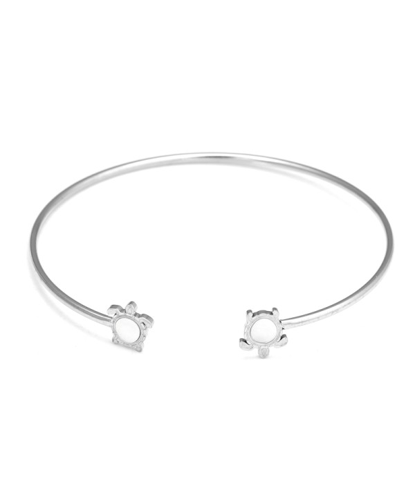 Pulsera rígida plateada con tortuga de nácar