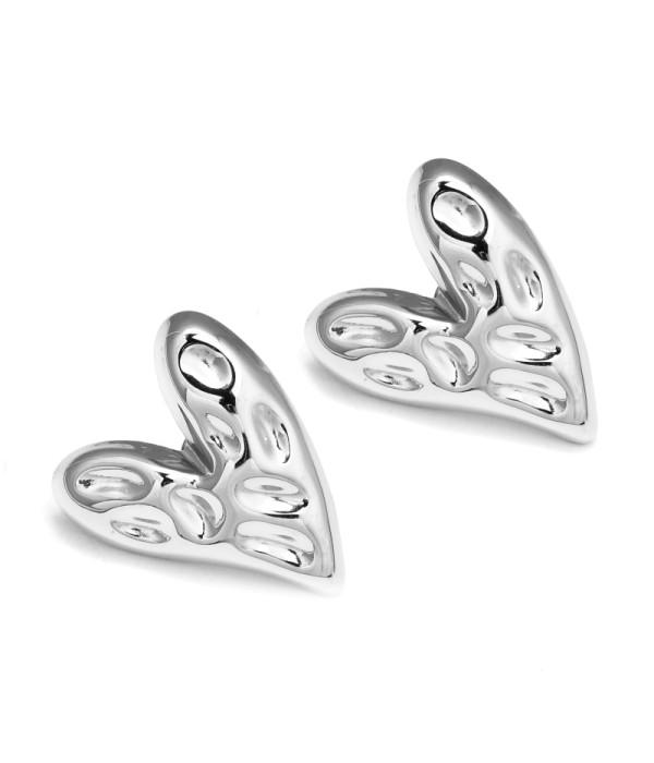 Pendientes plateados de corazón texturizado