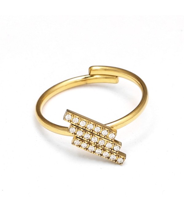 Anillo con diseño de líneas rectas y circonitas