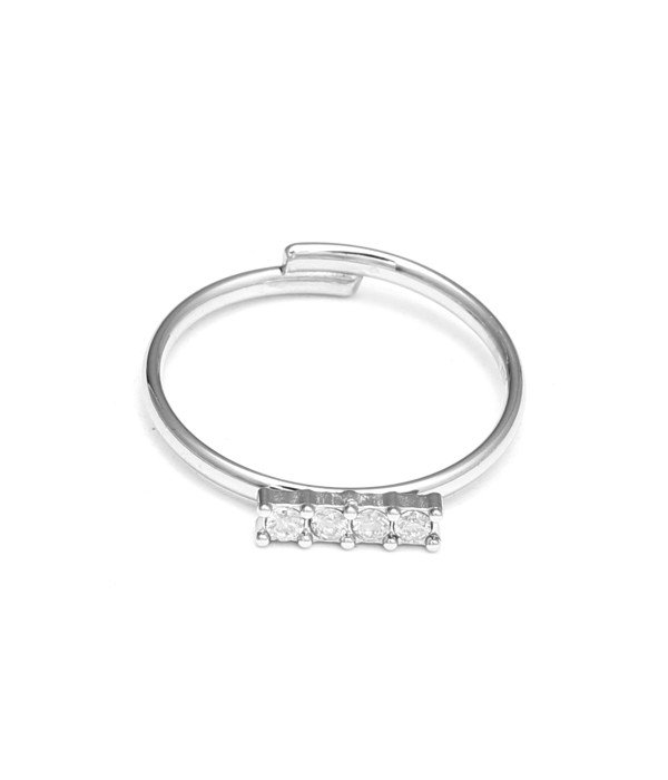 Anillo con circonitas alineadas