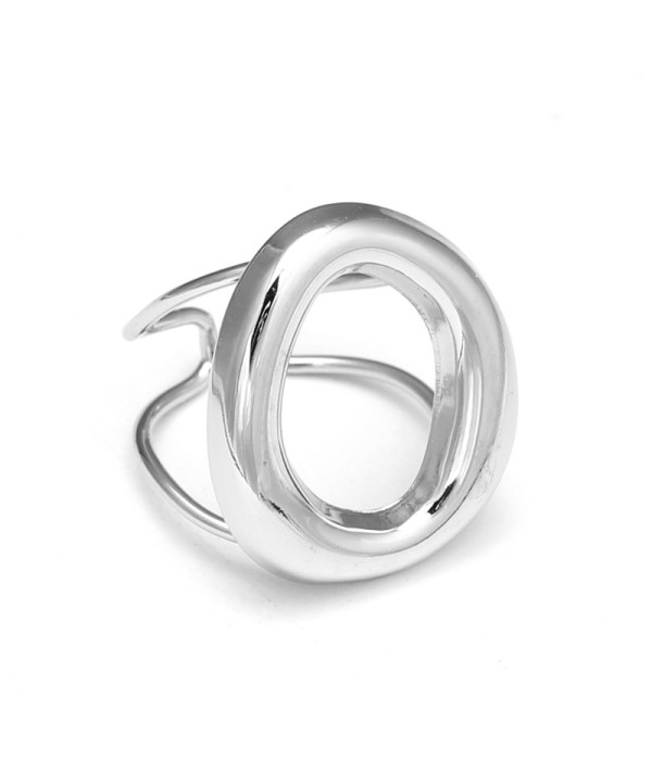 Anillo con diseño de óvalo hueco