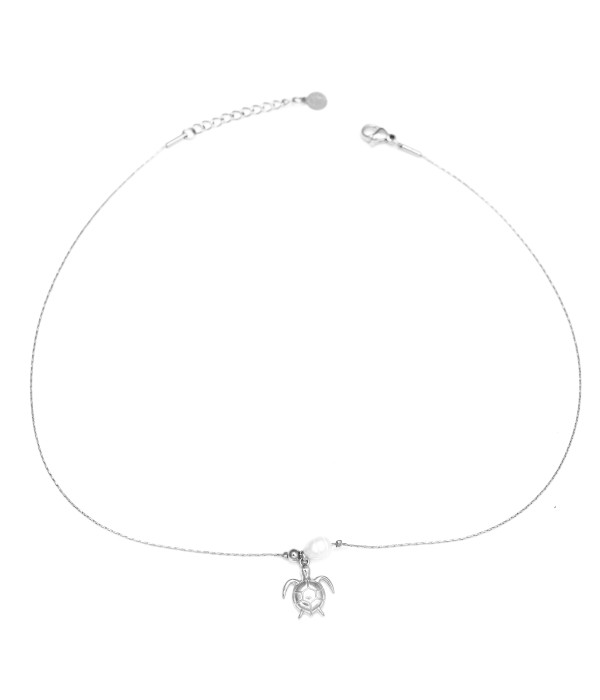 Collar plateado con tortuga y perla