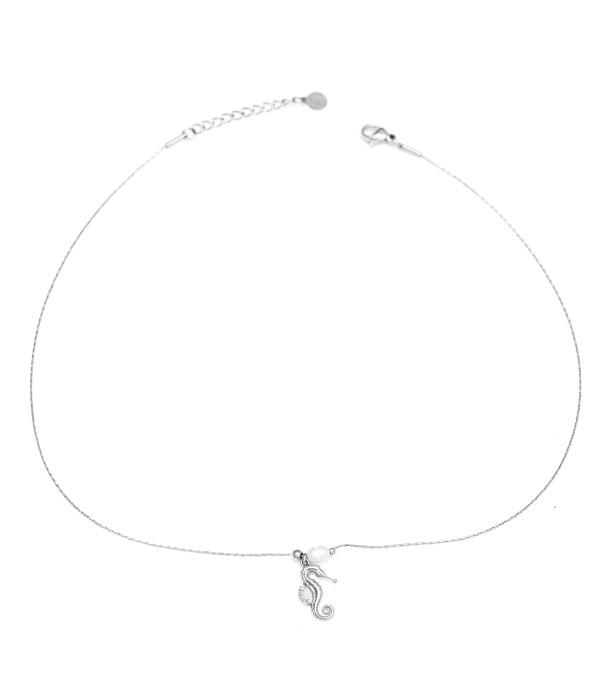 Collar plateado con caballito de mar y perla