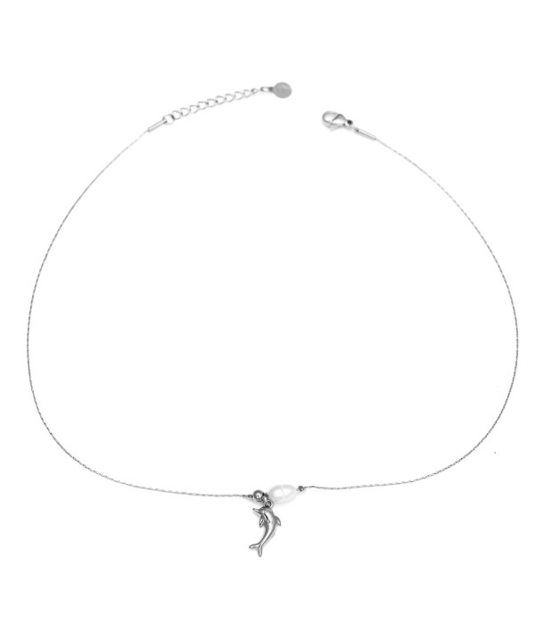 Collar plateado con delfín y perla