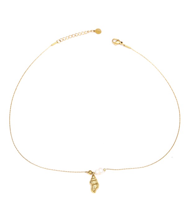 Collar dorado con caracola y perla