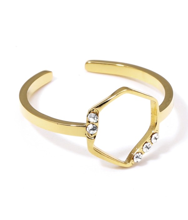 Anillo dorado con polígono y detalles en circonitas