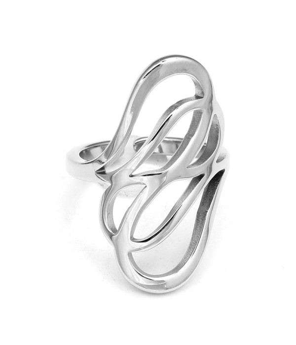 Anillo plateado de líneas abstractas