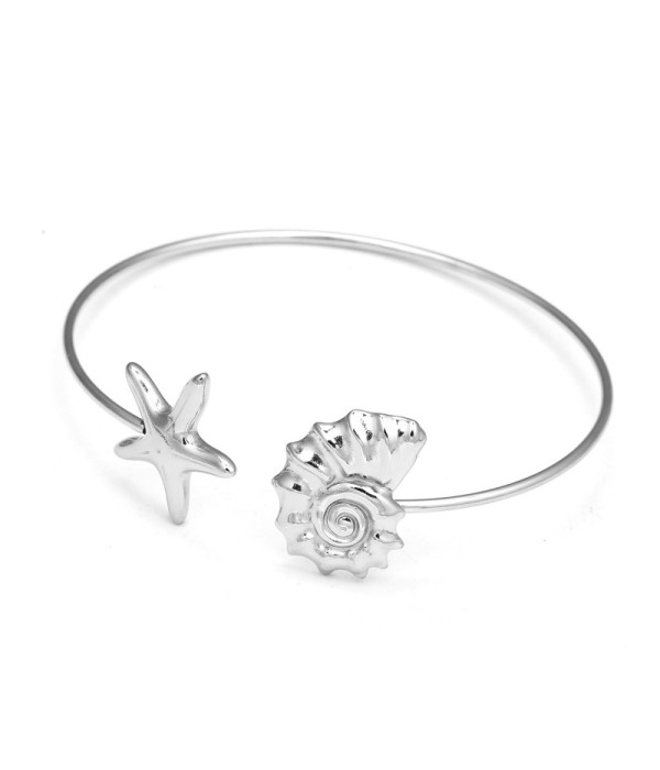 Pulsera rígida plateada con caracol y estrella de mar