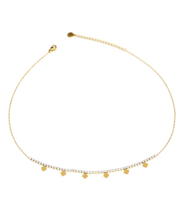 Collar dorado con detalles brillantes y colgantes de trébol de cuatro hojas