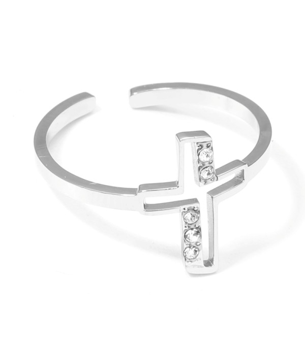 Anillo plateado con cruz y detalles en circonitas