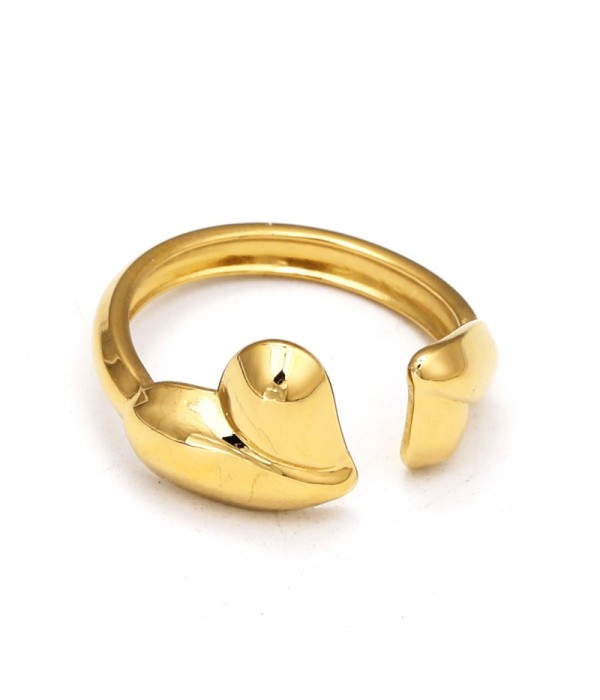 Anillo dorado de corazón curva