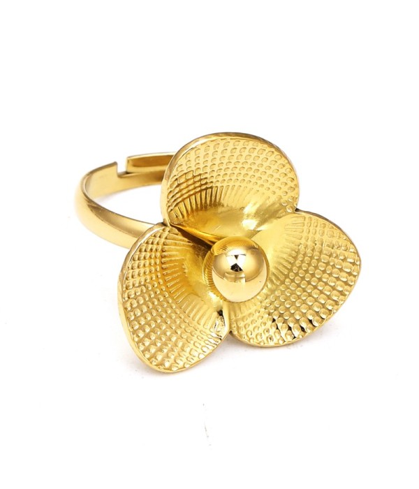 Anillo dorado con flor texturizada