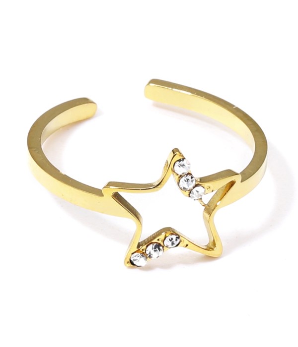 Anillo dorado con estrella y detalles en circonitas