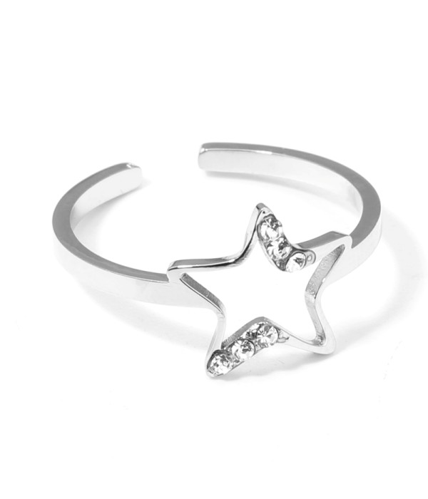 Anillo plateado con estrella y detalles en circonitas