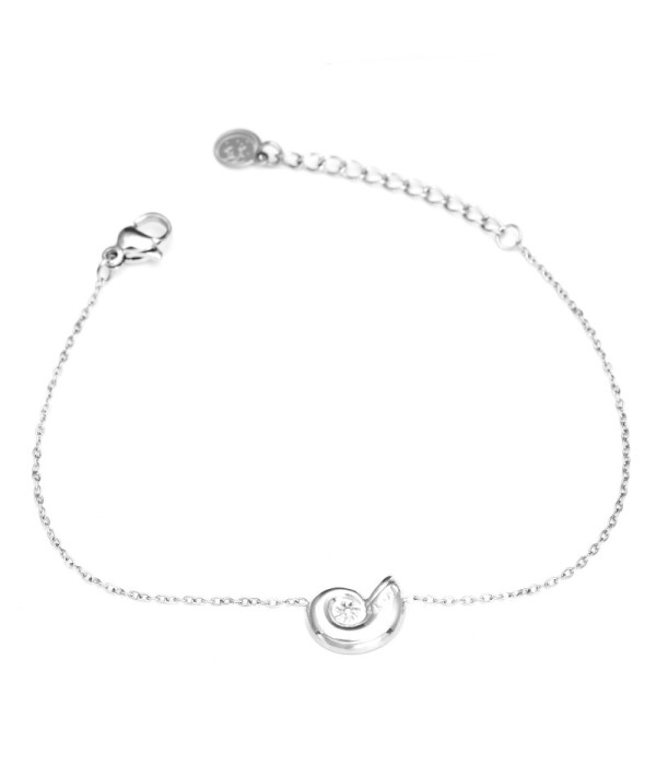 Pulsera fina plateada con colgante de caracola