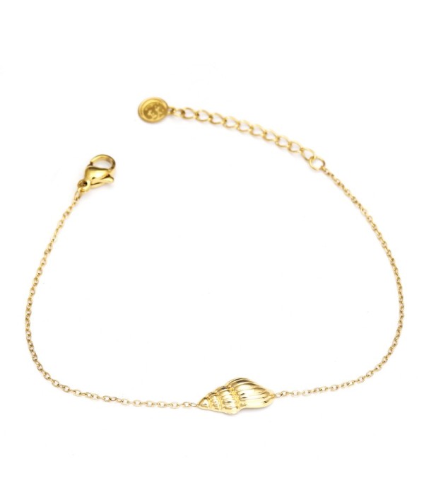 Pulsera fina dorada con colgante de caracola