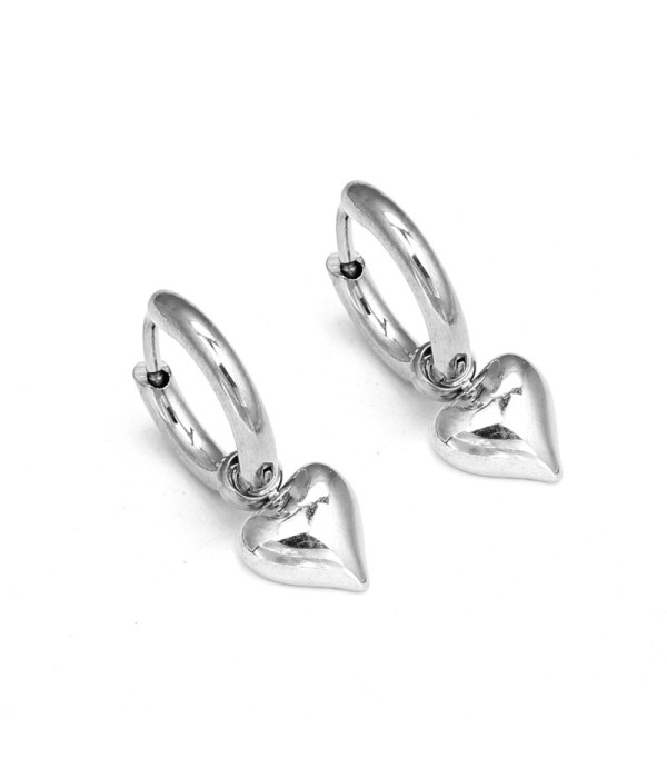 Pendientes de aro plateados con colgantes de corazón