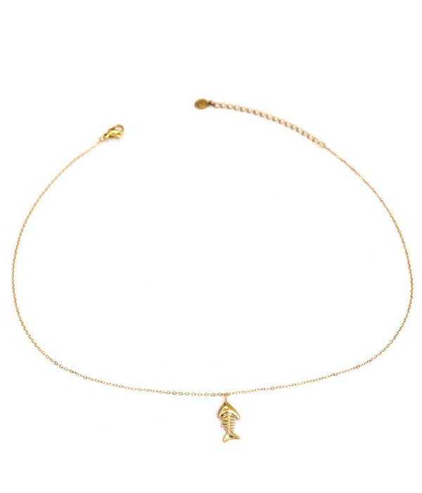Collar dorado con colgante de espina de pescado