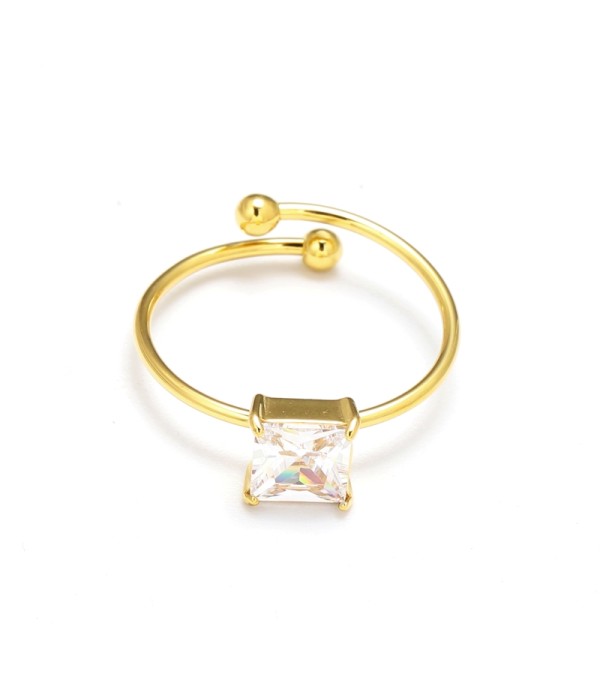 Anillo dorado con piedra cental corte cuadrado