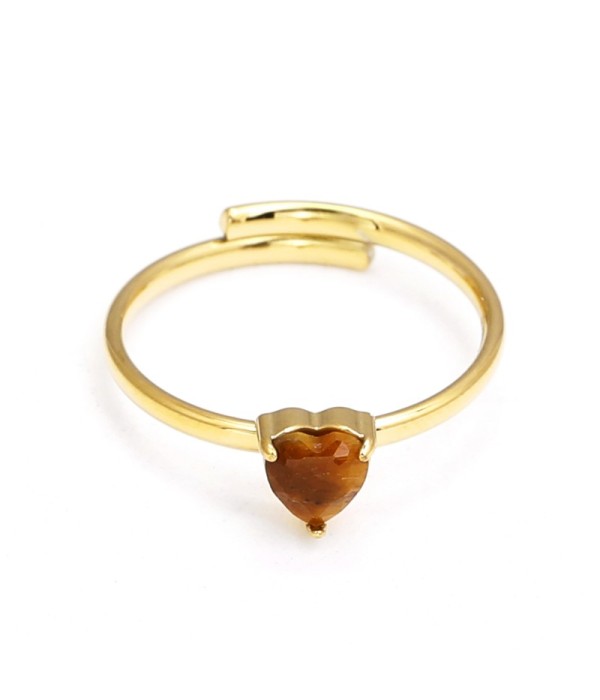 Anillo dorado con piedra en forma de corazón