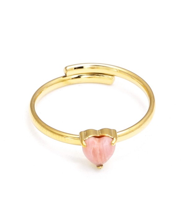 Anillo dorado con piedra en forma de corazón 2