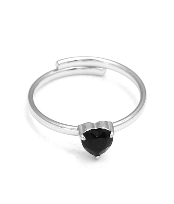 Anillo plateado con piedra en forma de corazón