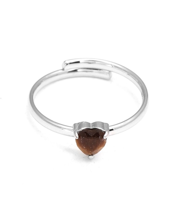 Anillo plateado con piedra en forma de corazón