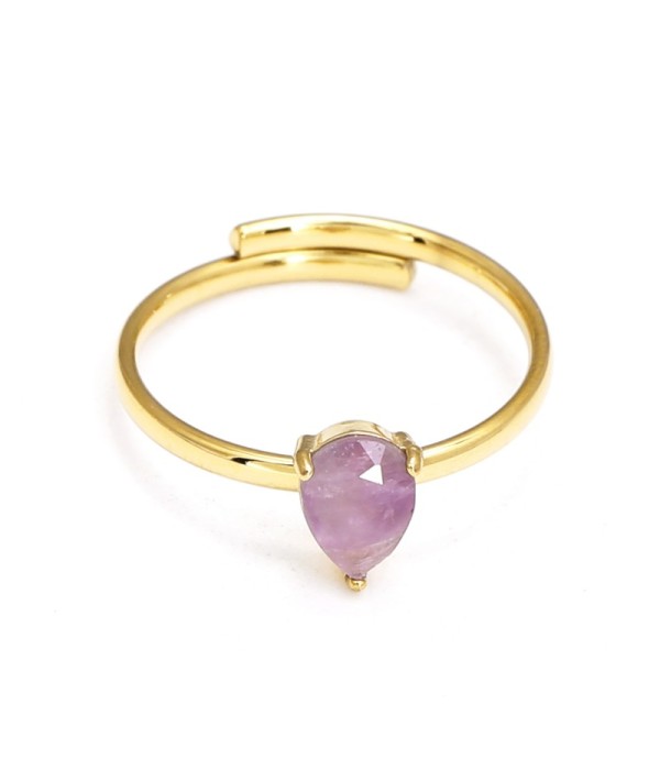 Anillo dorado con piedra en forma de gota