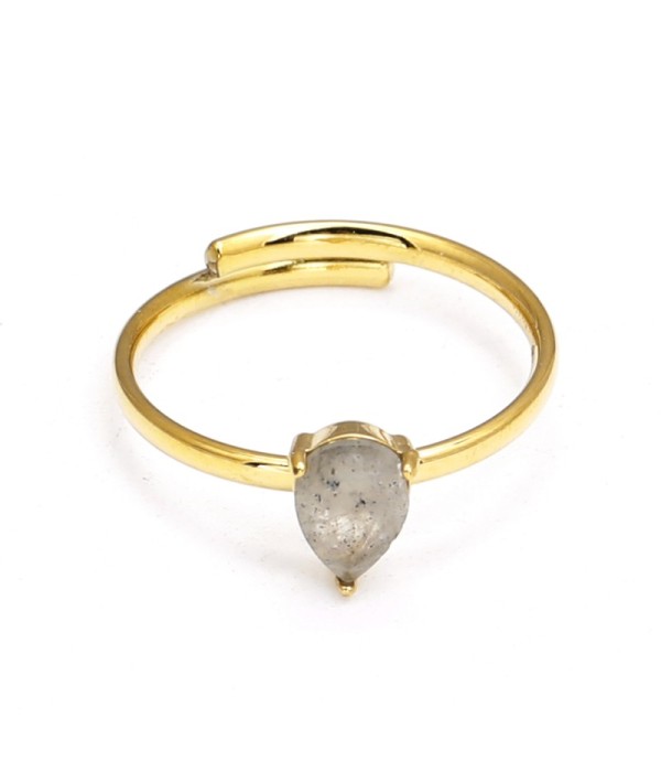 Anillo dorado con piedra en forma de gota