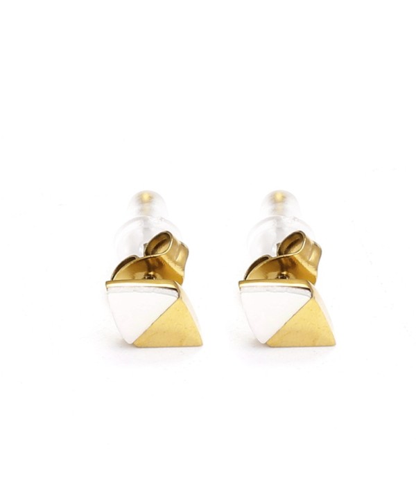 Pendientes con forma geométrica triangular y nácar