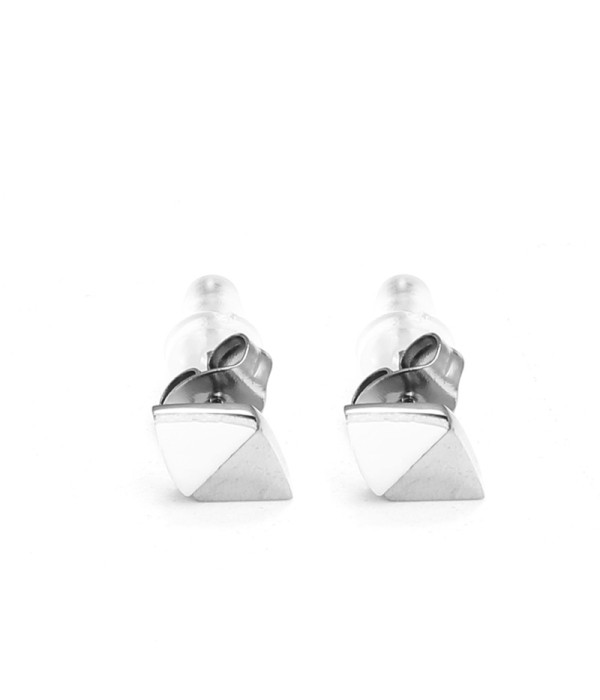 Pendientes con forma geométrica triangular y nácar